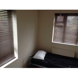 BIG SINGLE ROOM FULLY FURNISHED AT EAST FINCHLEY !!