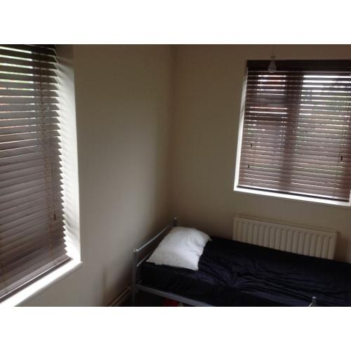 BIG SINGLE ROOM FULLY FURNISHED AT EAST FINCHLEY !!
