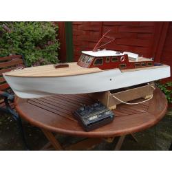 Remote control motor boat, DMI Admiral.