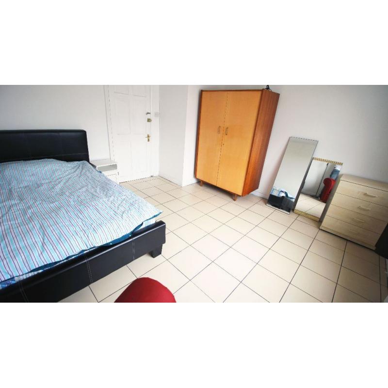 CHEAP COSY ROOM IN BECKTON (E16) | FULLY FURNISHED AND CLEANERS ONCE A MONTH | FREE INTERNET