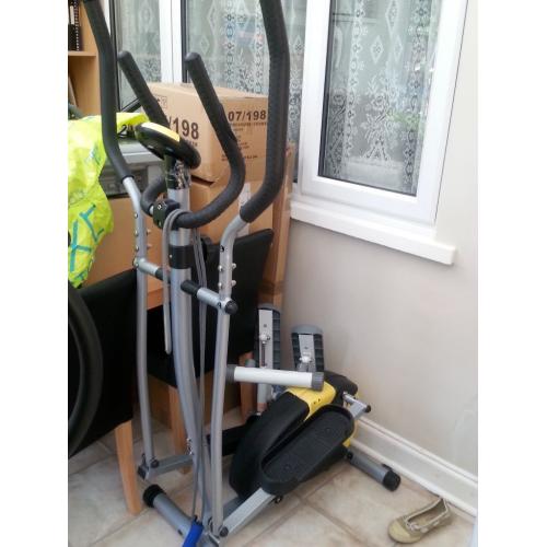 CROSS TRAINERS