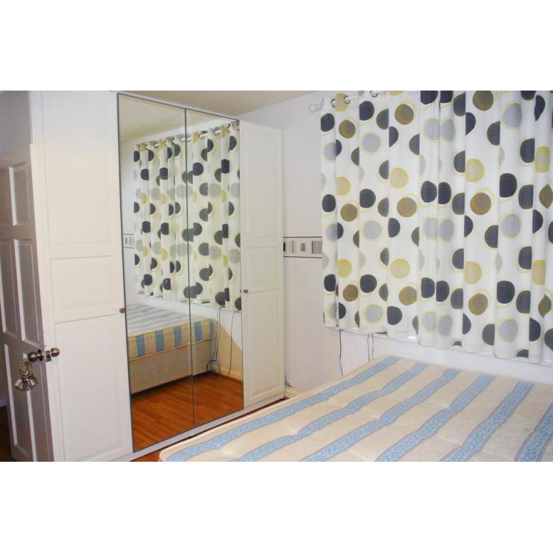 Large and lovely double room in a newly refurbished house near Shepherd's Bush! !!! ALL BILLS INC