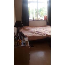 Single roon in a residential area close to transport links