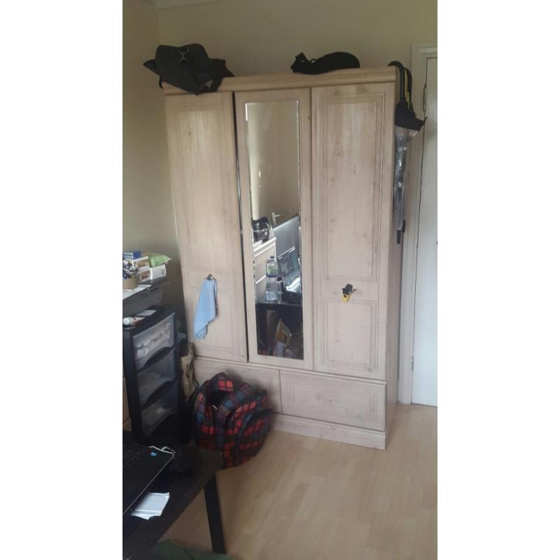Single roon in a residential area close to transport links