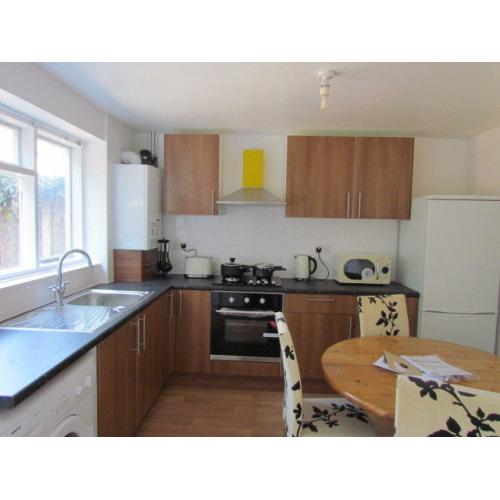 High qulity double rooms rent near PLASTOW TUB STATION ***NO DEPOSIT REQUIRED!!!!!