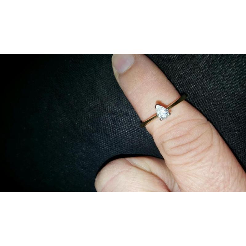 beautiful diamond gold pear ring