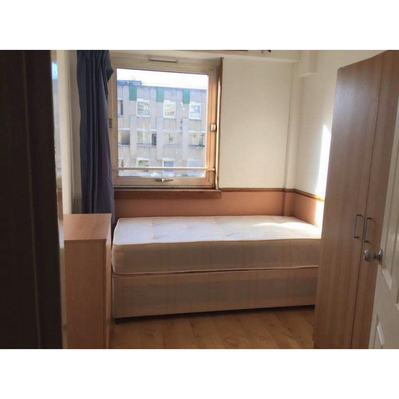2 PERFECT SINGLE ROOMS IN BETHNAL GREEN, ONE STOP TO THE CITY!!!