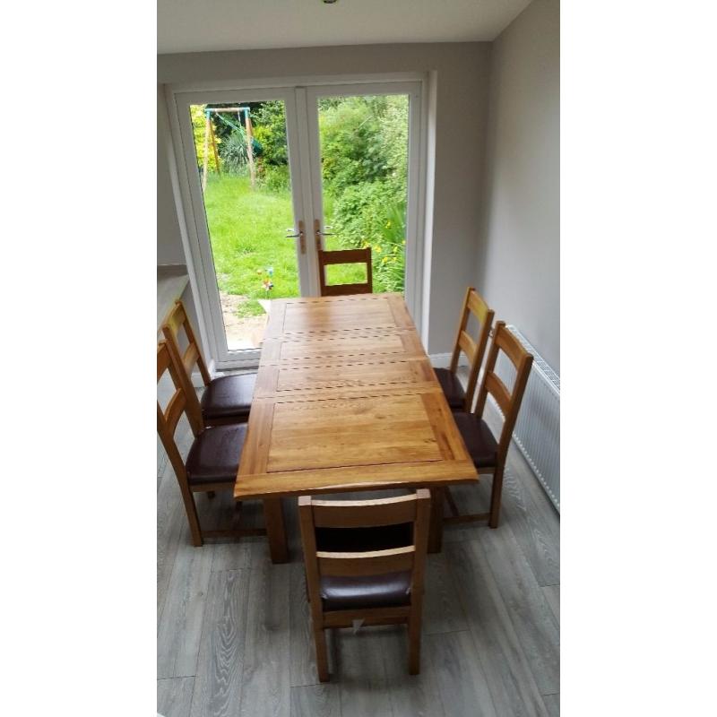 Solid oak extending table & 6 oak leather chairs