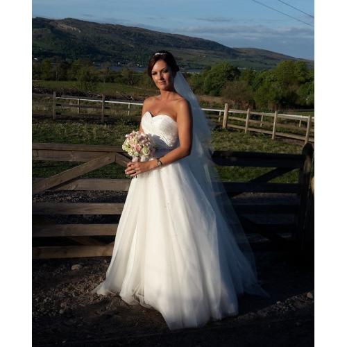 For all brides and grooms on a budget: FREE wedding photography to first 2-3 couples