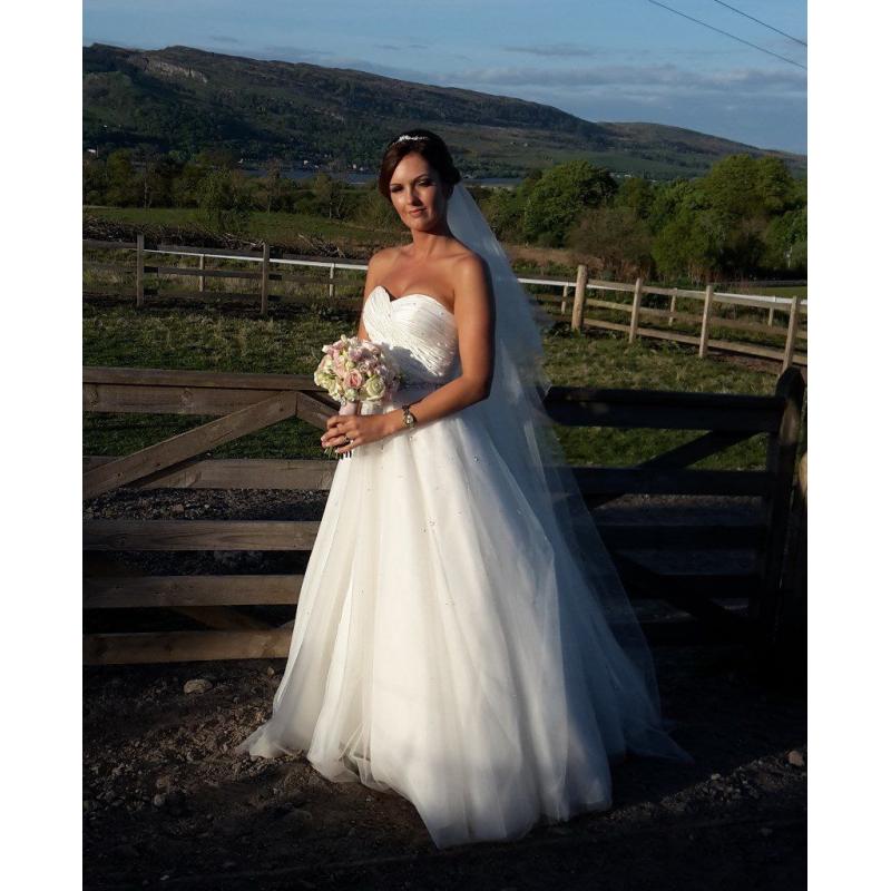 For all brides and grooms on a budget: FREE wedding photography to first 2-3 couples