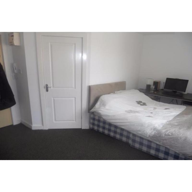 Ensuite Double Bedroom in Cholrton