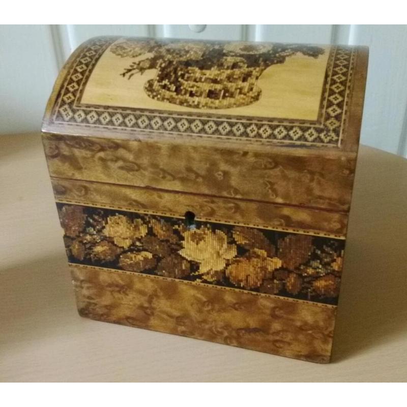 Turnbridgeware tea caddy and trinket box.