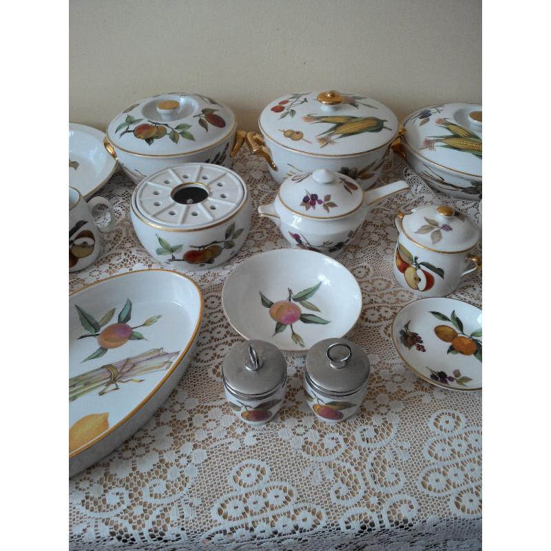 Royal Worcester Evesham Collection. 23 Pieces. Good Condition