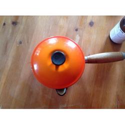 Le crueset pan set and stand