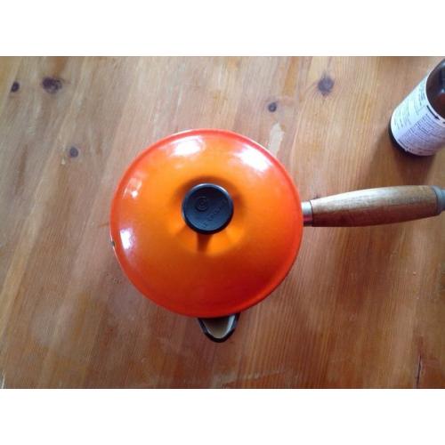 Le crueset pan set and stand