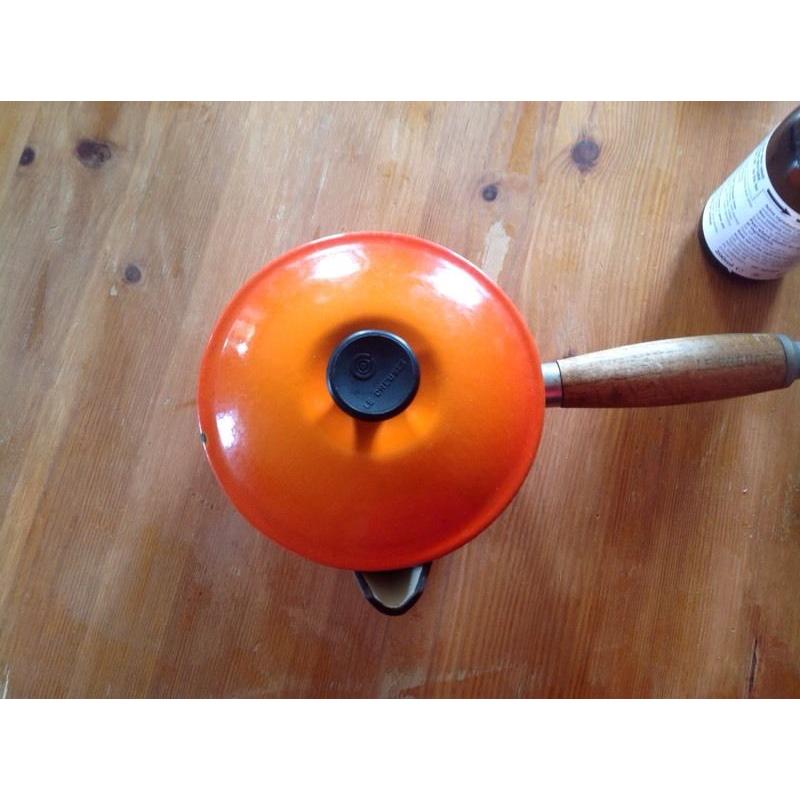 Le crueset pan set and stand