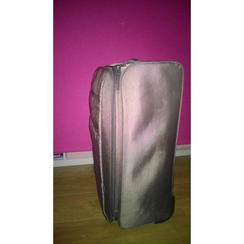 2 x Lightweight Suitcases (Grey) Lots of Storage Space