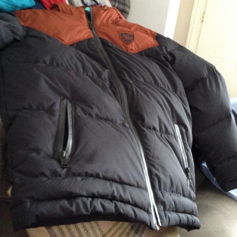 Excellent condition boys Vans winter coat with hood, aged 11-13