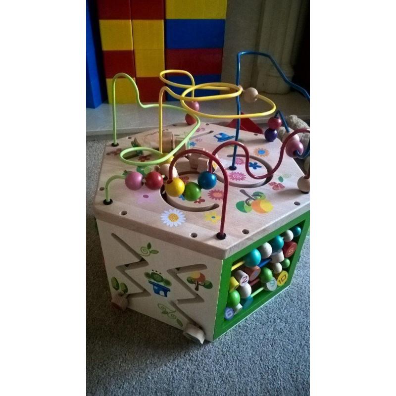 Everearth babies/toddler activity cube