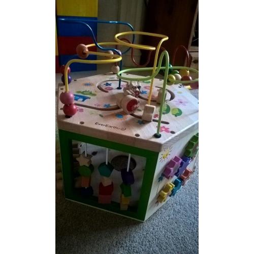 Everearth babies/toddler activity cube