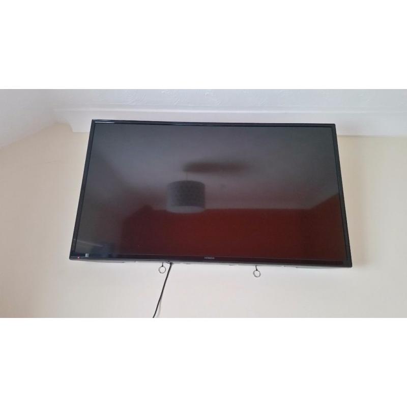 HITACHI 48" FULL HD SMART TV FREEVIEW WITH WALL BRACKET