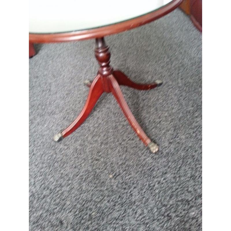BEAUTIFUL ROUND COFFEE/SIDE TABLE MAHOGANY
