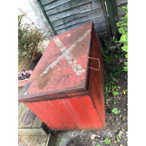 Free metal storage box