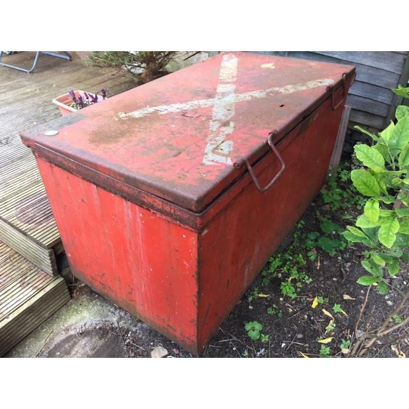 Free metal storage box