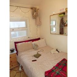 Amazing Double Room available now! Surrey Quays station! All bills included