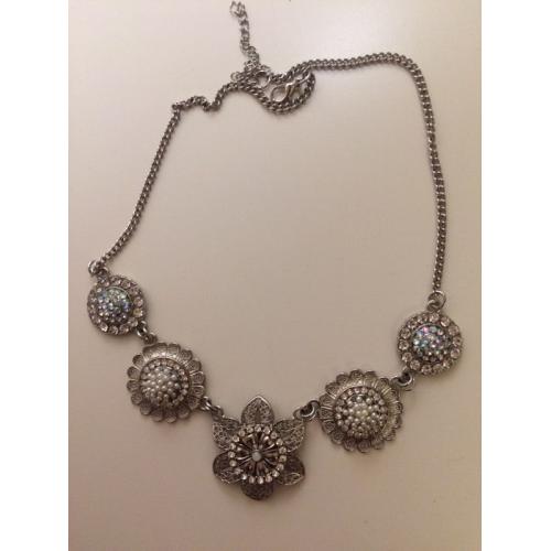 Necklace silver flowers