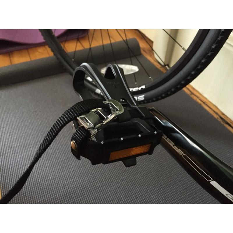 Wellgo road or MTB pedals with toe clips and straps NEW