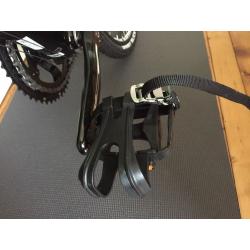 Wellgo road or MTB pedals with toe clips and straps NEW