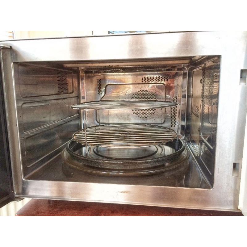Microwave/grill/convection oven