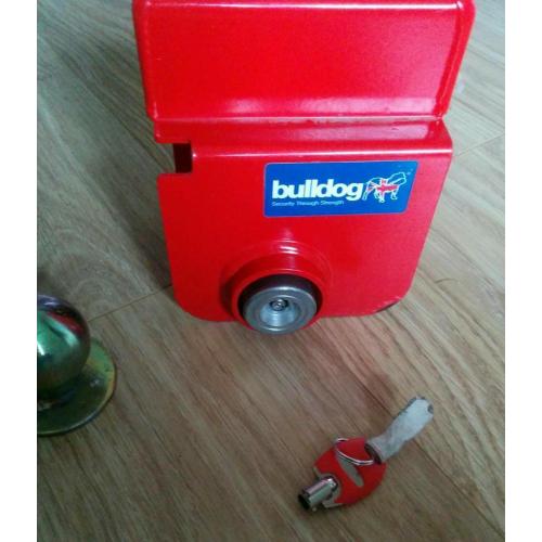 Bulldog hitch lock