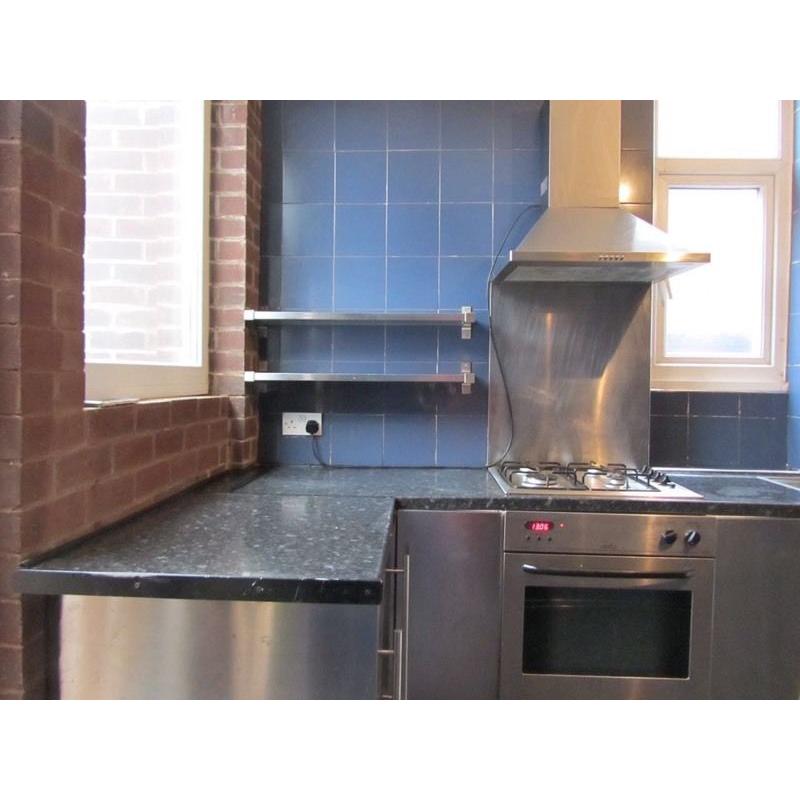 Oxford Road,5min Walk Direct To University,7min City Centre.SuperFast Fiber Internet SkyHD TV