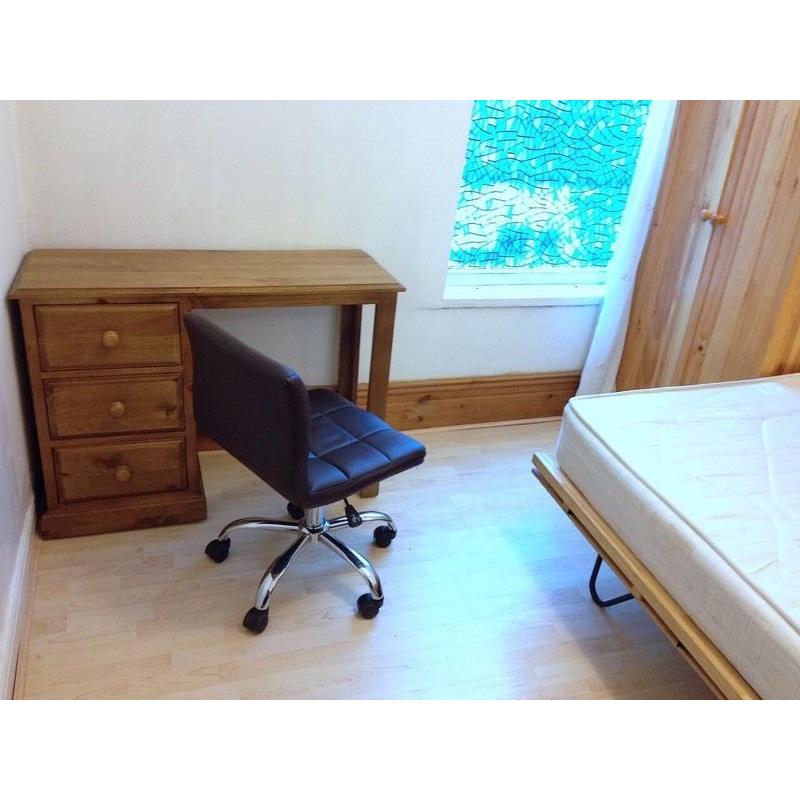 Oxford Road,5min Walk Direct To University,7min City Centre.SuperFast Fiber Internet SkyHD TV