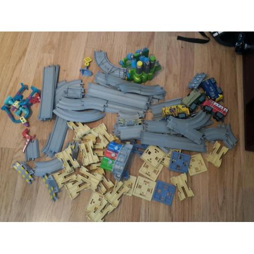 CHUGGINGTON SET. ALMOST 100 PCS!!!!