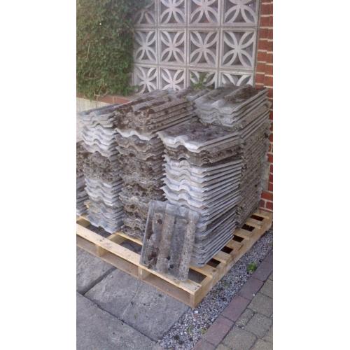 Approx 1200 Concrete Double Roman roof tiles