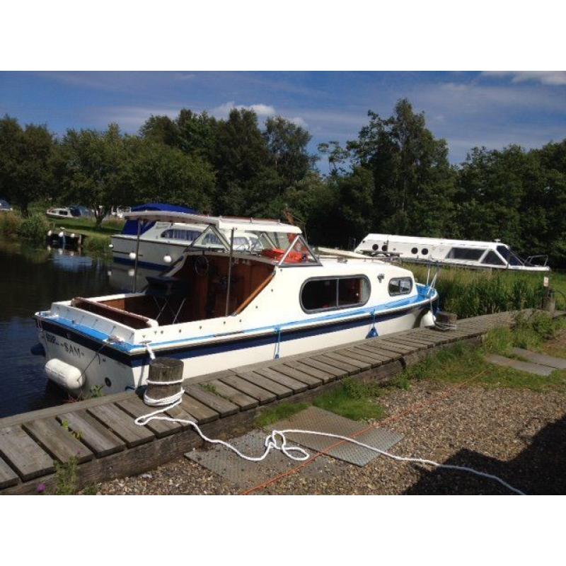 FREEMAN 23,FREEMAN 23 4 BERTH MOTOR BOAT MOORED AT STALHAM ON THE NORFOLK BROADS