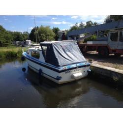 FREEMAN 23,FREEMAN 23 4 BERTH MOTOR BOAT MOORED AT STALHAM ON THE NORFOLK BROADS