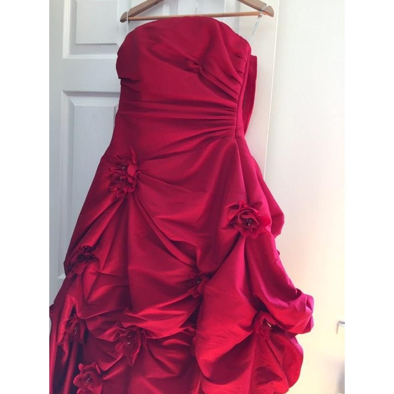 Maggie Sottero Scarlet Fiorenza Wedding Dress. Size 10