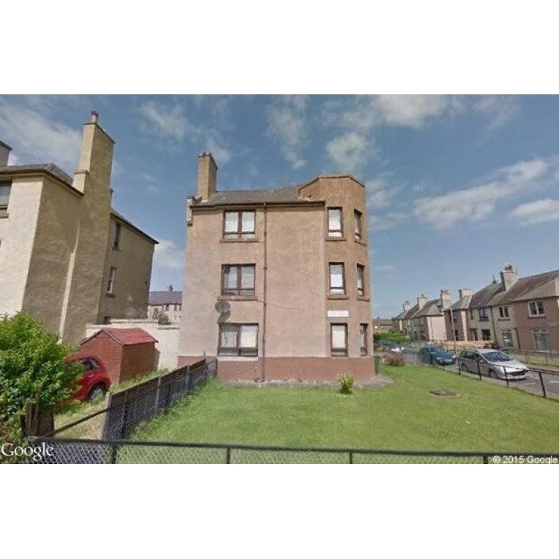 I have 2 double bedroom 2nd floor flat EH5 would like a 1 bed & box room or 2 bed ground floor flat