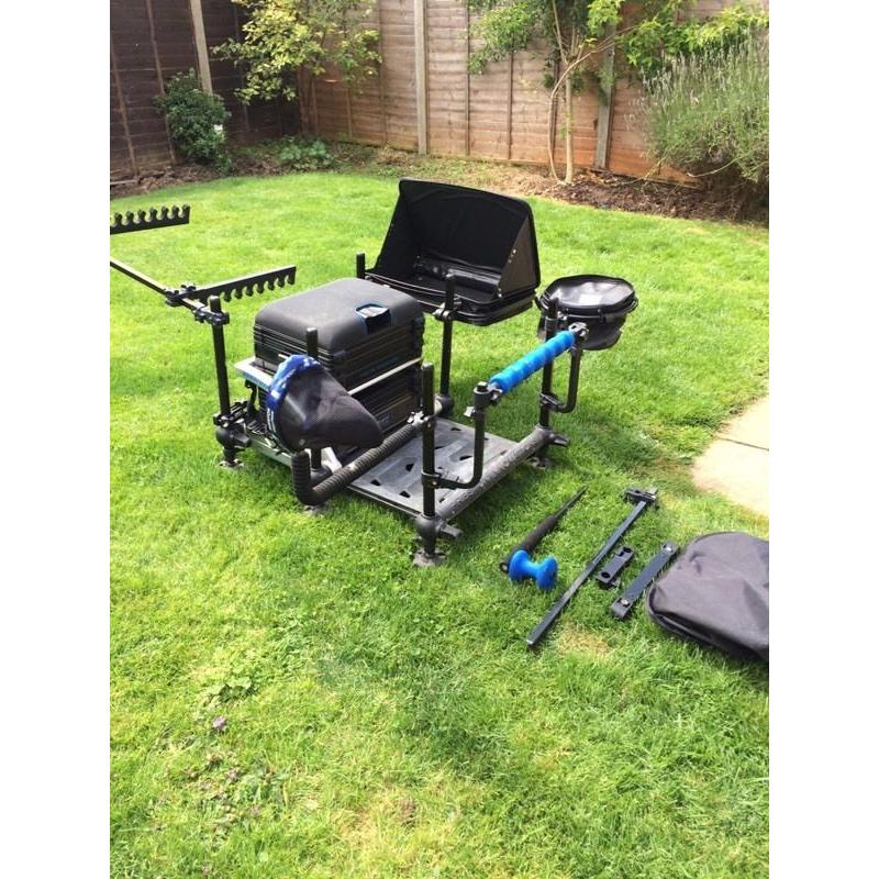 Course fishing box