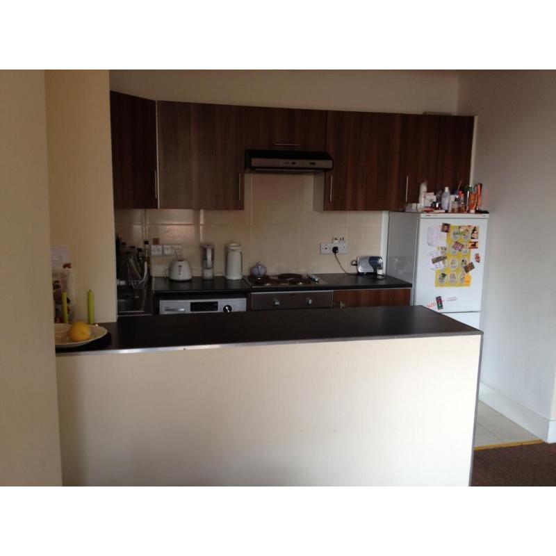 Double Room (single occupancy) in a 3 Bedroom Flat Maida Vale