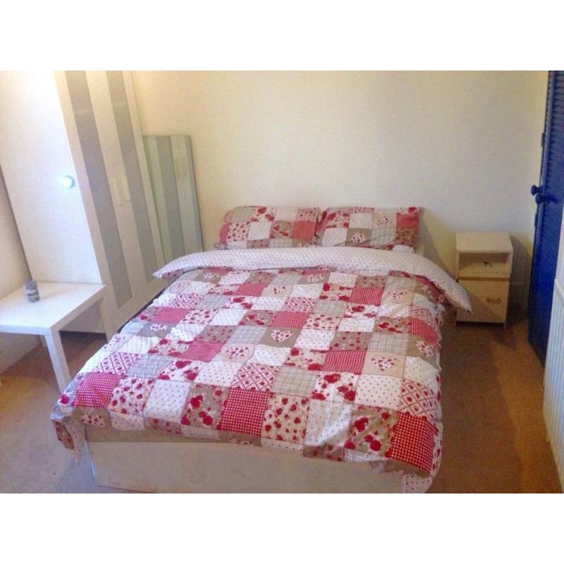 Large double room for rent for couples or single welcomed ,renovated-shared house.