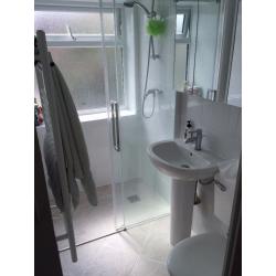 Sunny Double Bedroom, 3min walk to Star Lane Station, Canning Town 5min, all bills included