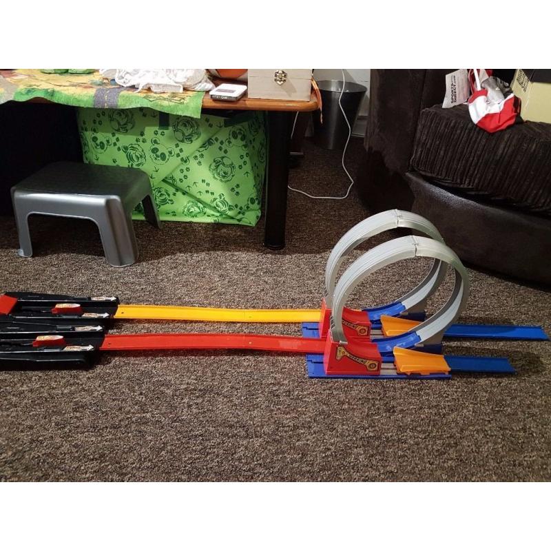 Track-launching racing set