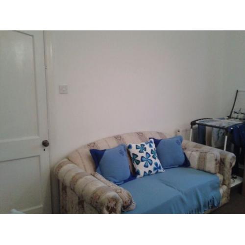 BOX ROOM TO LET EDINBURGH CITY CENTER. AVAILABLE FOR FESTIVAL