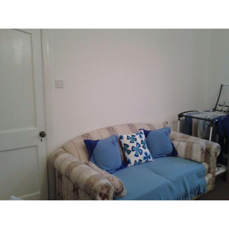 BOX ROOM TO LET EDINBURGH CITY CENTER. AVAILABLE FOR FESTIVAL
