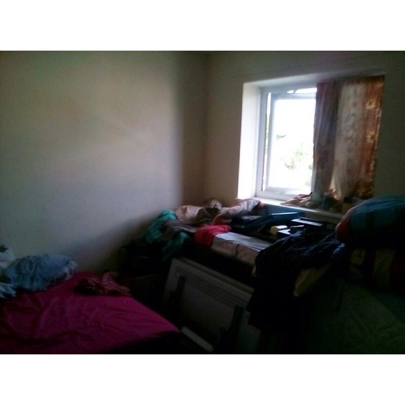 Double room in sharing house to let